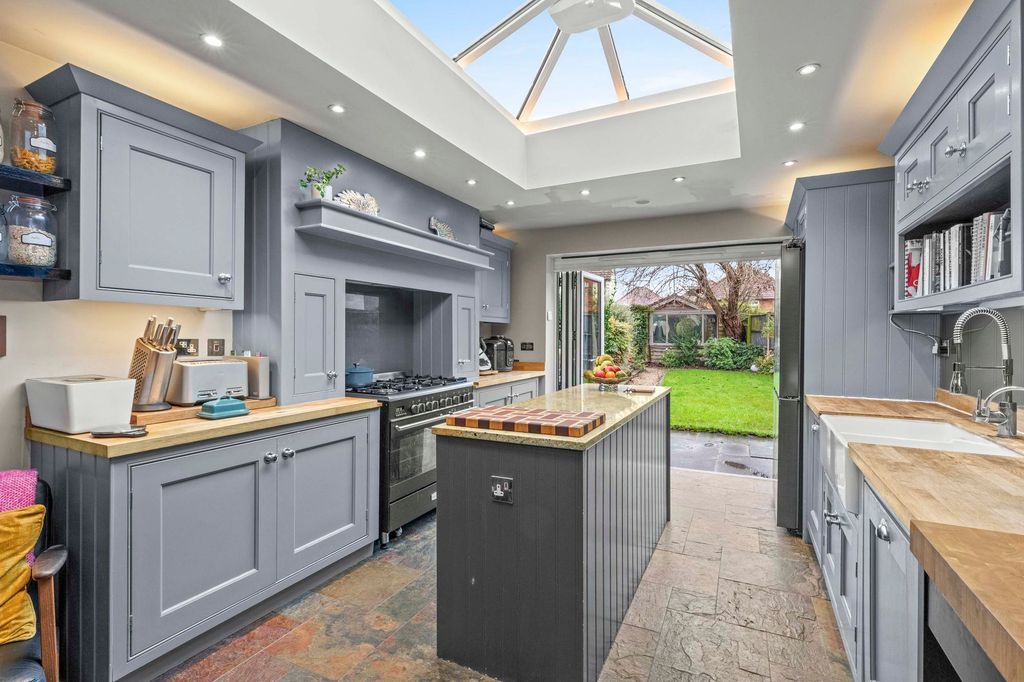 Property photo 2 of 13