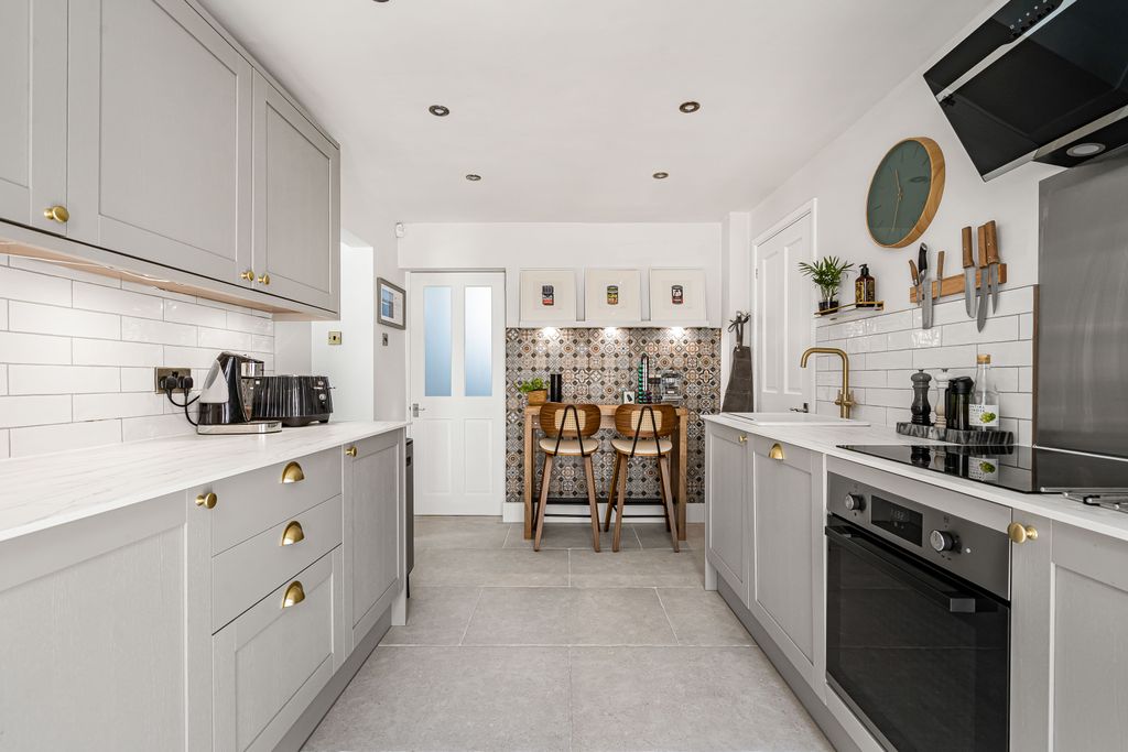 Property photo 3 of 35 Kitchen
