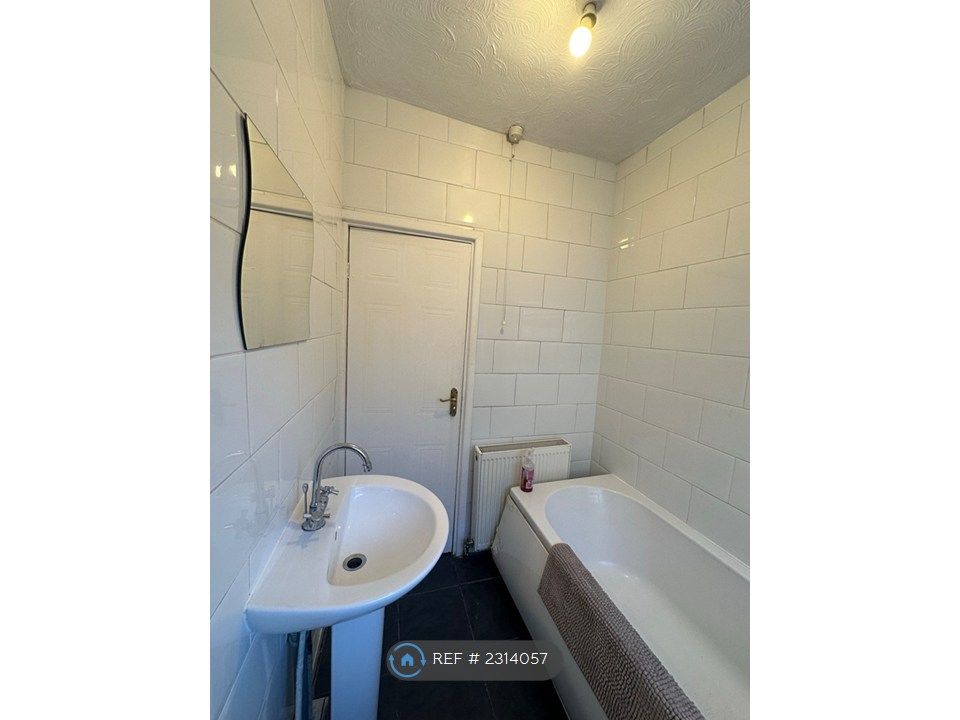 Property photo 3 of 10 Bathroom Inc Shower