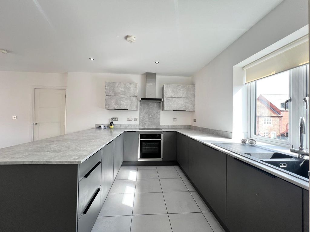 Property photo 3 of 6 Kitchen