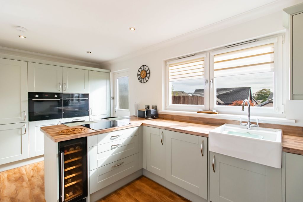 Property photo 3 of 34 Kitchen