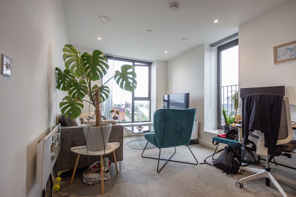 Property photo 2 of 13 7