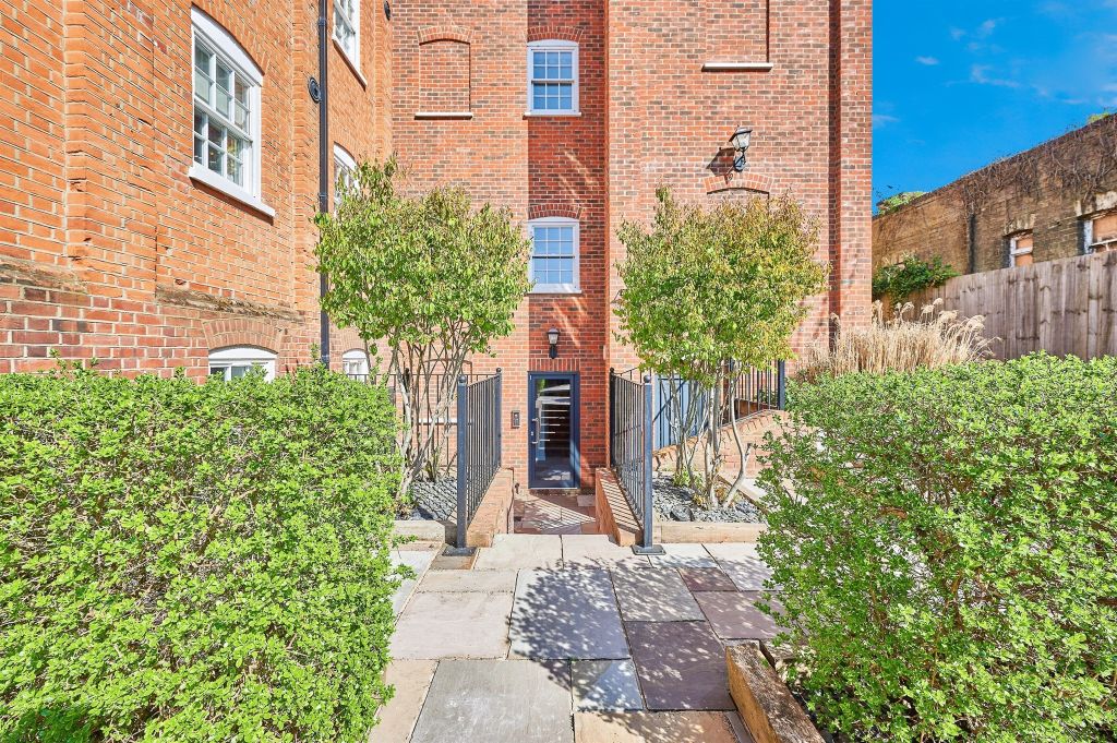 Property photo 1 of 9