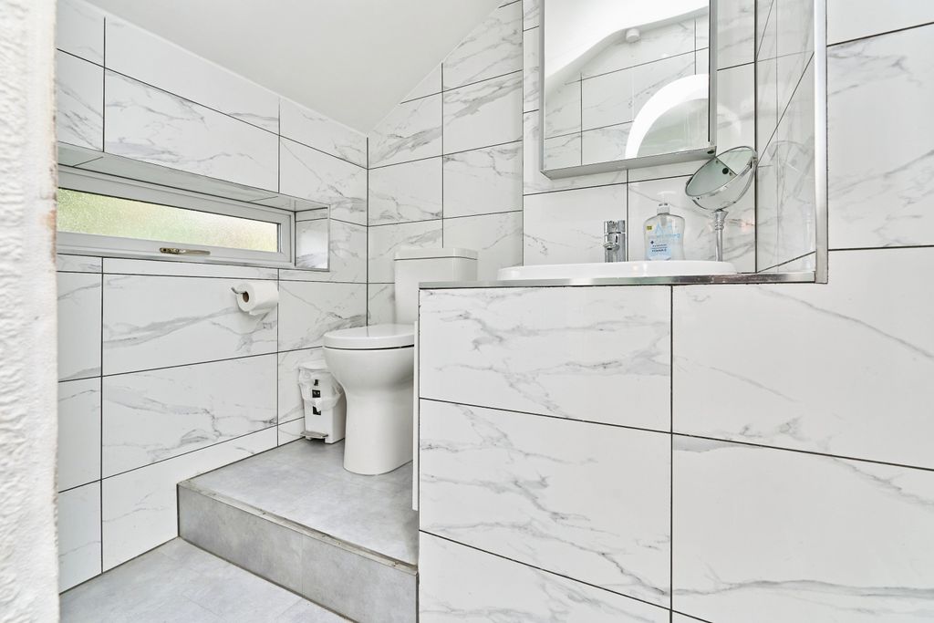 Property photo 3 of 51 En-Suite
