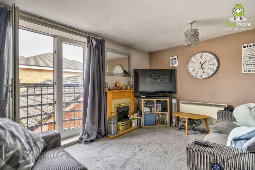 Property photo 3 of 11 9