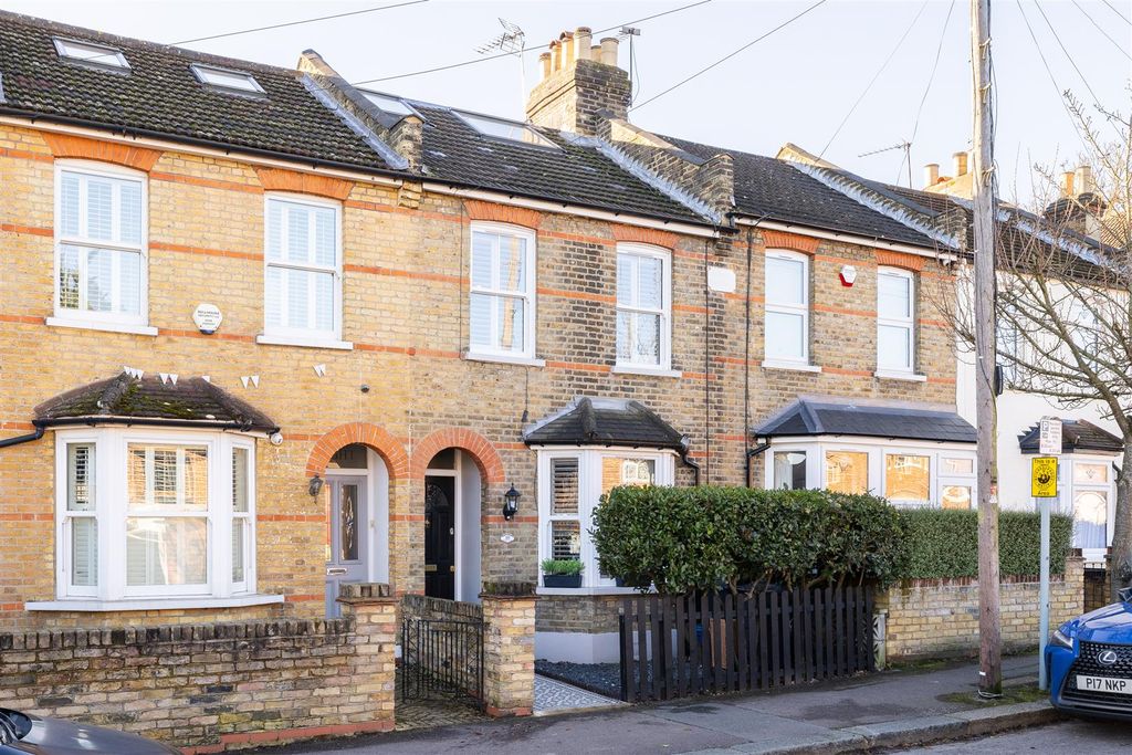 Property photo 1 of 44 Violet Road, E18