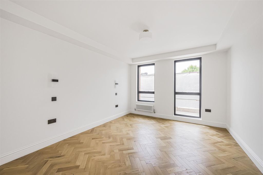 Property photo 3 of 13 2