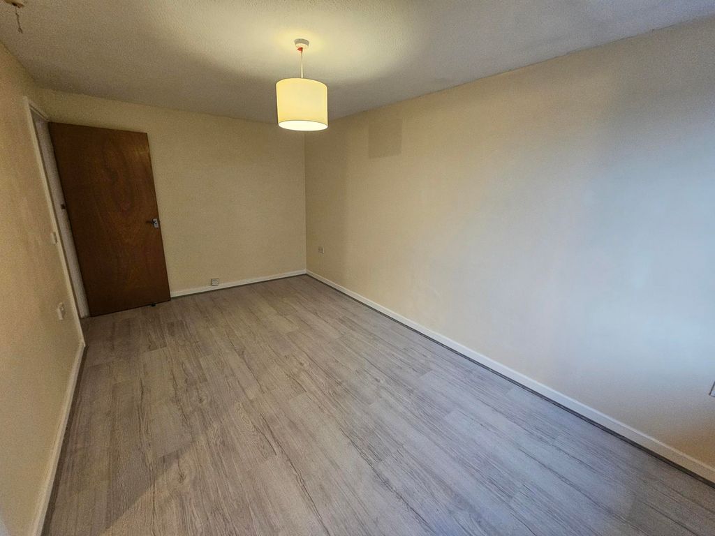 Property photo 3 of 7 Living Room