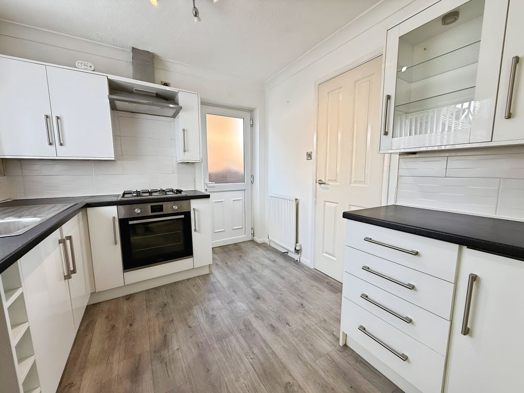 Property photo 2 of 16 Kitchen