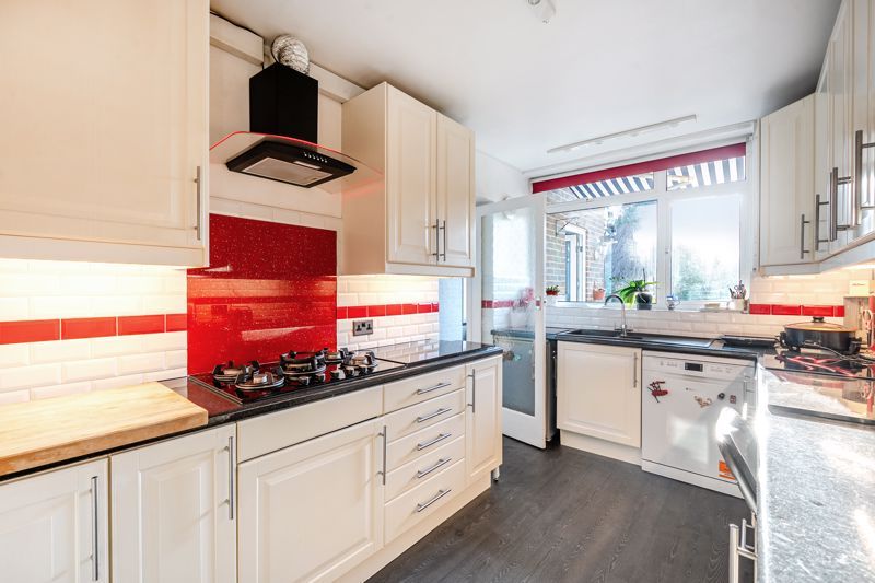 Property photo 2 of 17 Kitchen