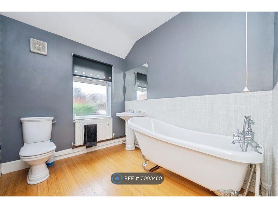 Property photo 2 of 13 Bathroom