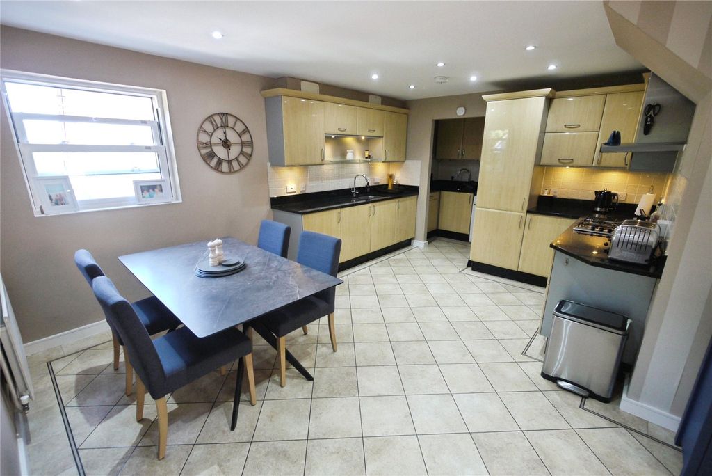 Property photo 2 of 18 Kitchen/Dining Room