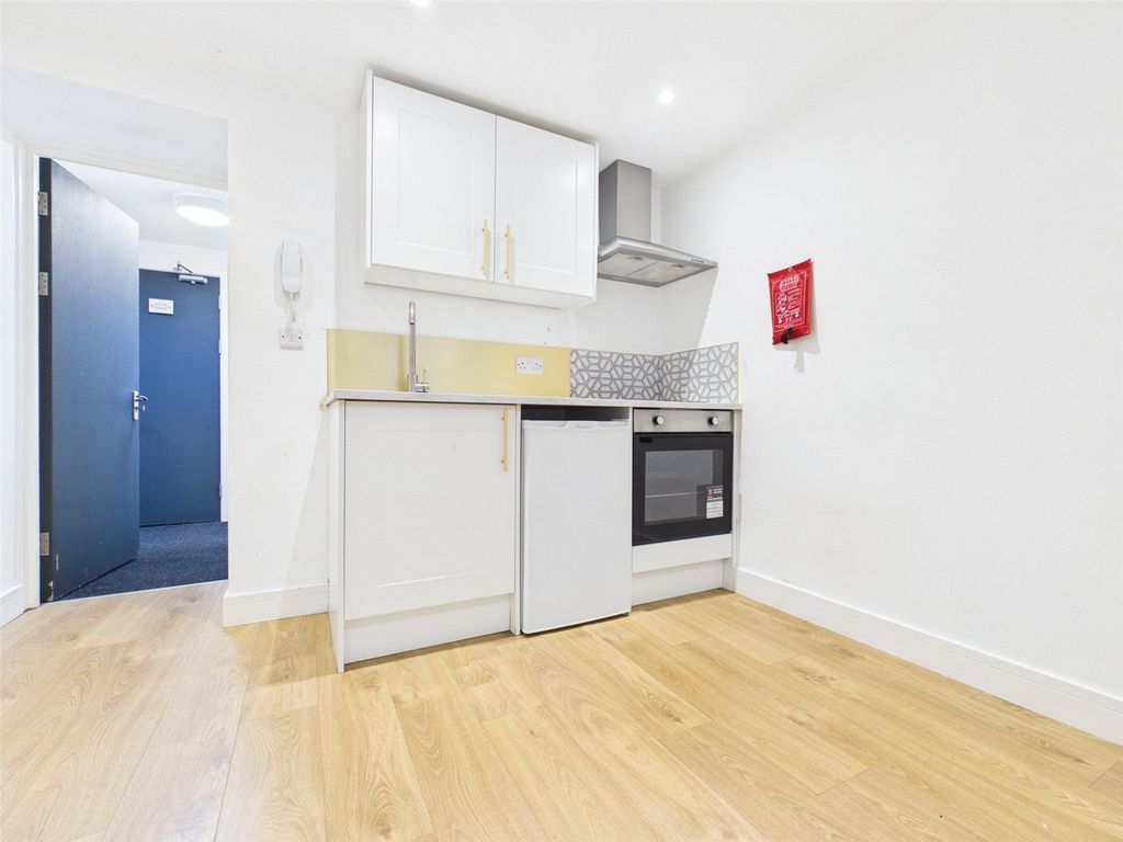 Property photo 2 of 6 Studio