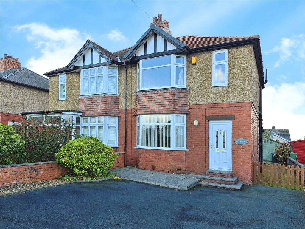 Property photo 1 of 11 External