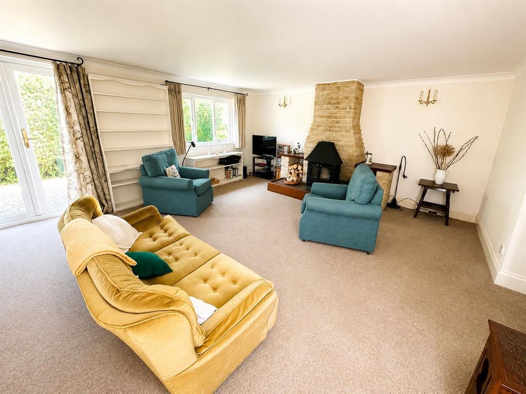 Property photo 2 of 15 Sitting Room