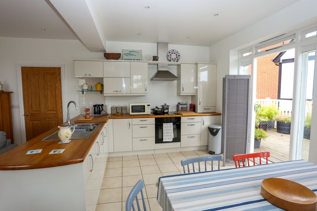 Property photo 3 of 16 Img_4238
