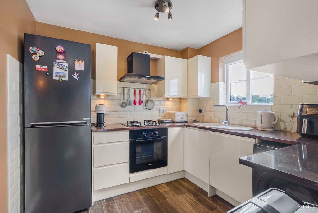 Property photo 3 of 9 4204417