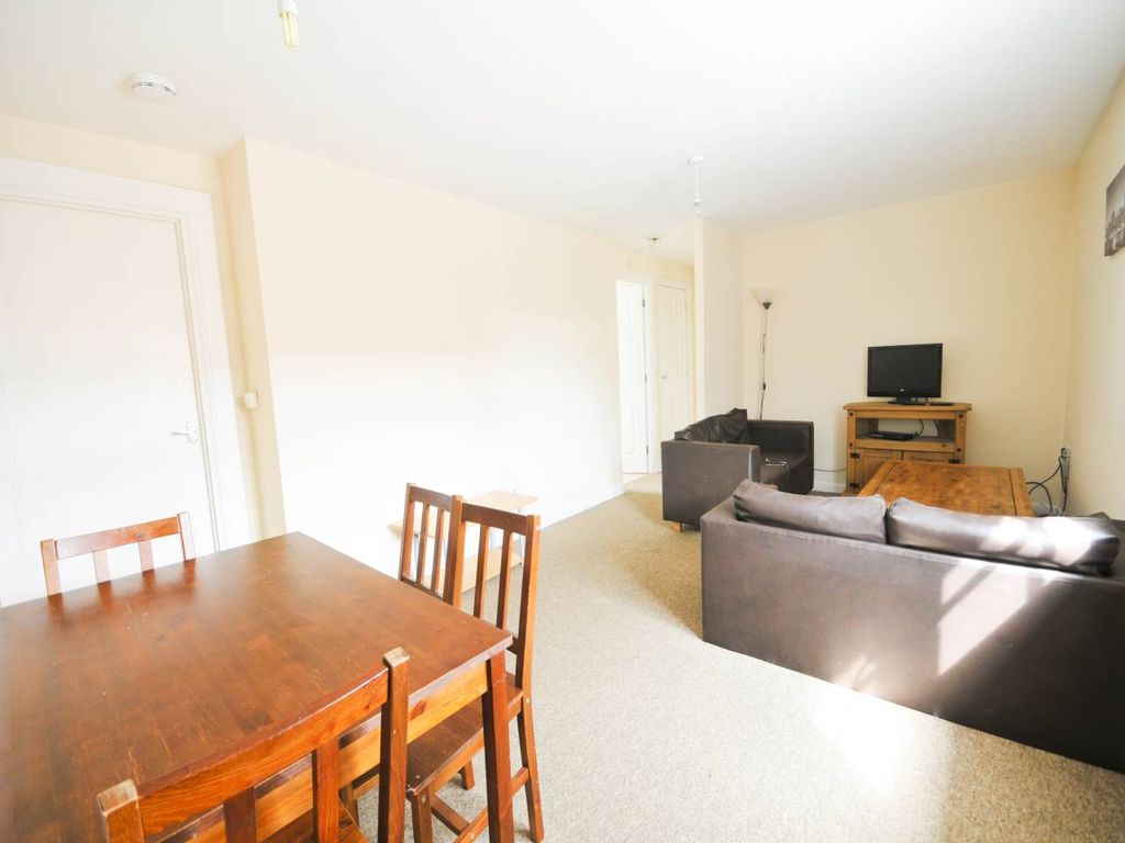 Property photo 3 of 6 Living