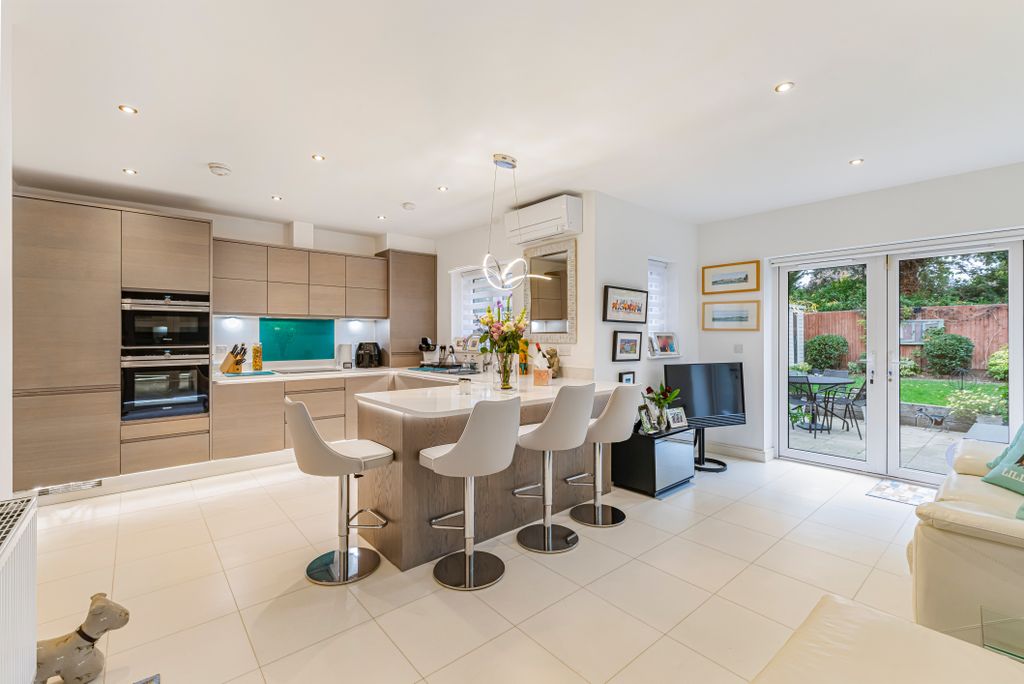 Property photo 2 of 24