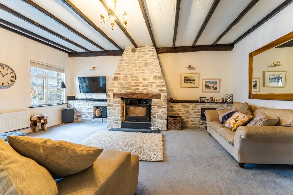 Property photo 2 of 25