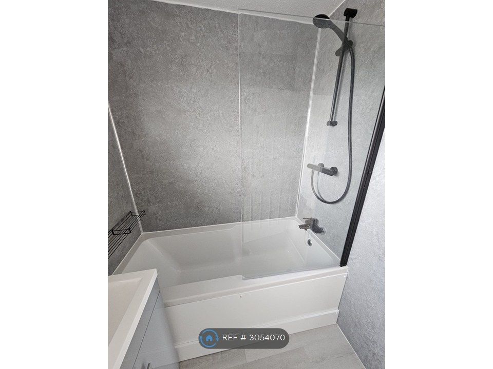 Property photo 3 of 27 Bathroom
