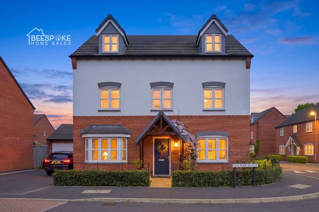 Property photo 2 of 44