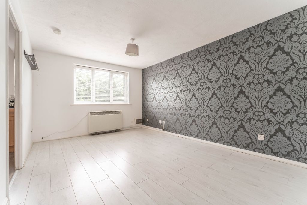 Property photo 2 of 9 5269812