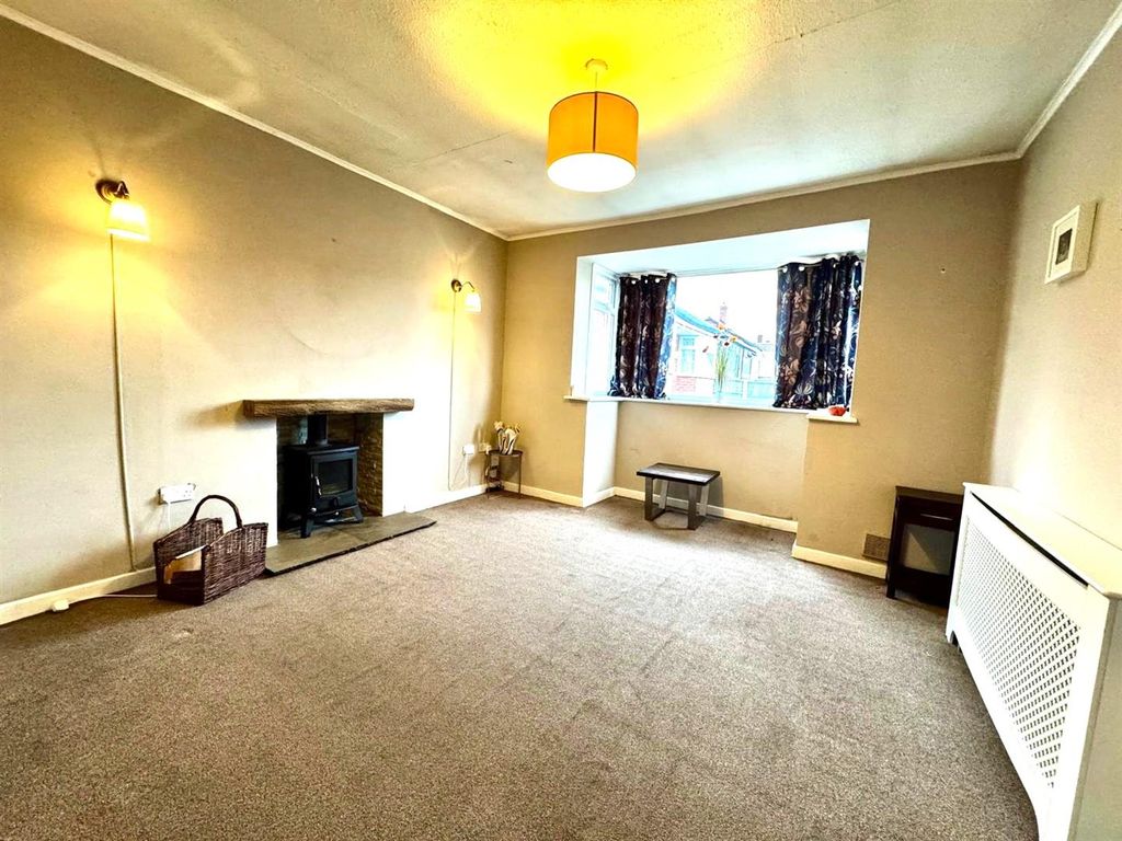 Property photo 3 of 15 Lounge