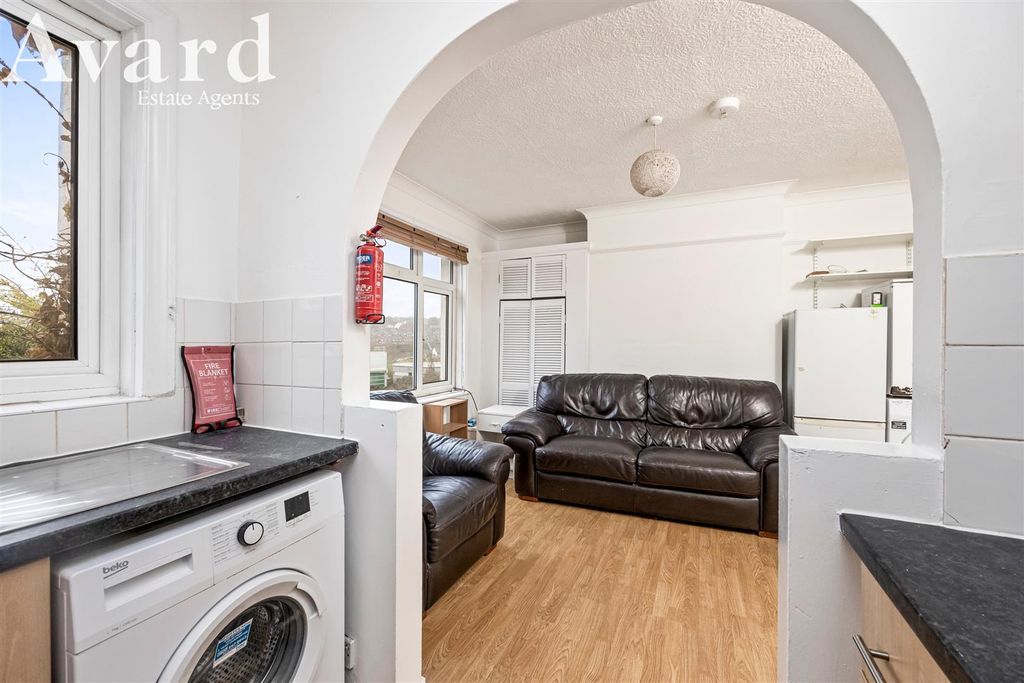 Property photo 3 of 19 Princes Road, 79-018.Jpg