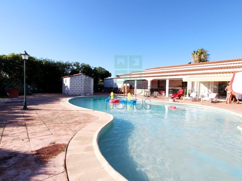 Property photo 1 of 42