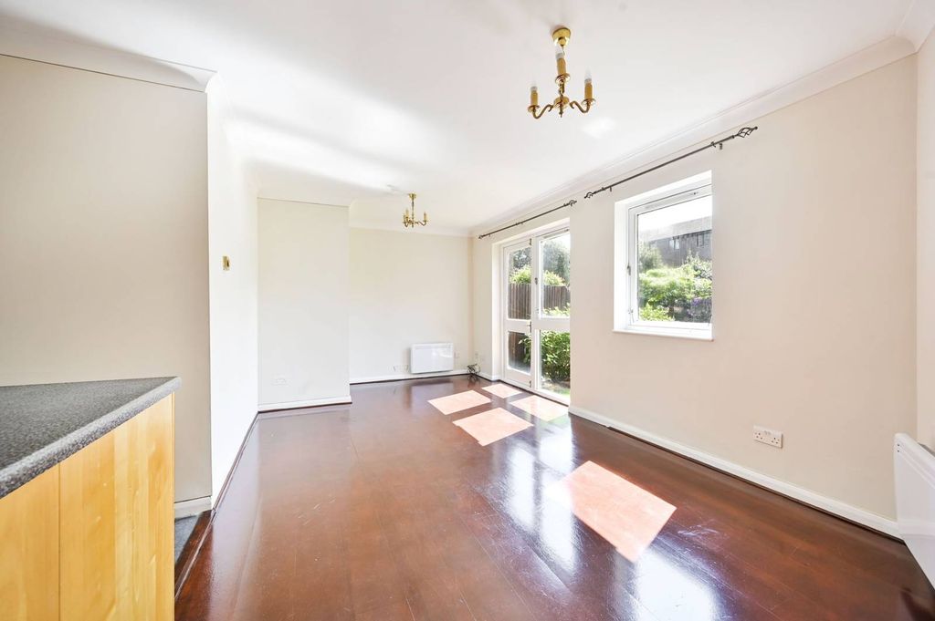 Property photo 3 of 11