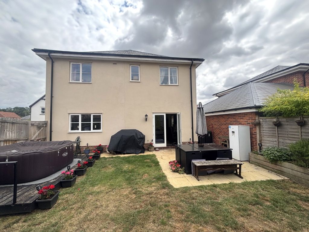 Property photo 2 of 19 4637761