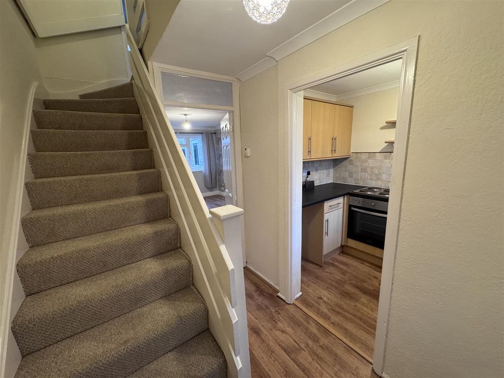 Property photo 2 of 17 Entrance Hallway