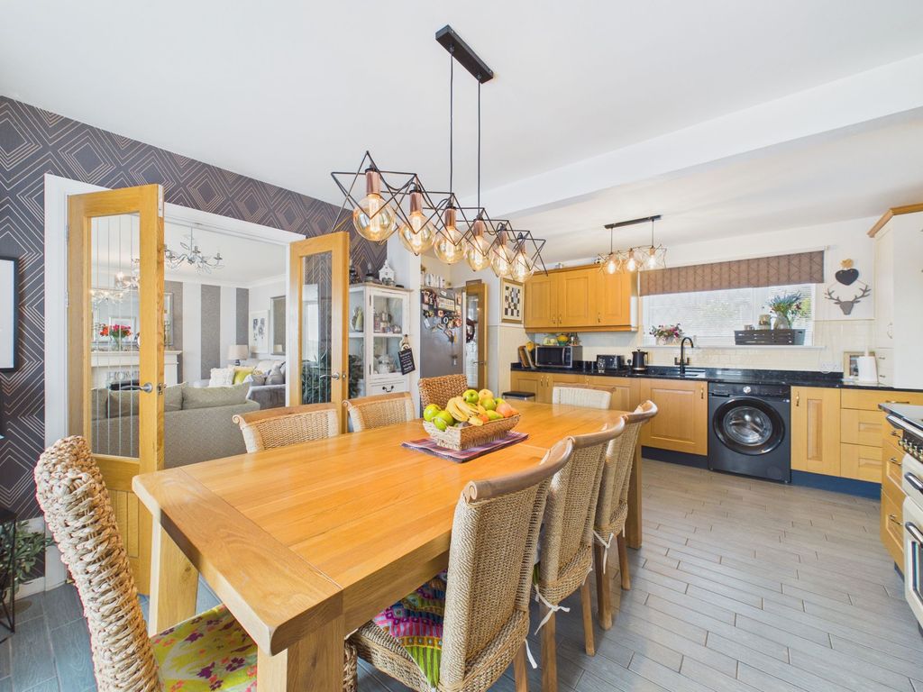 Property photo 2 of 31