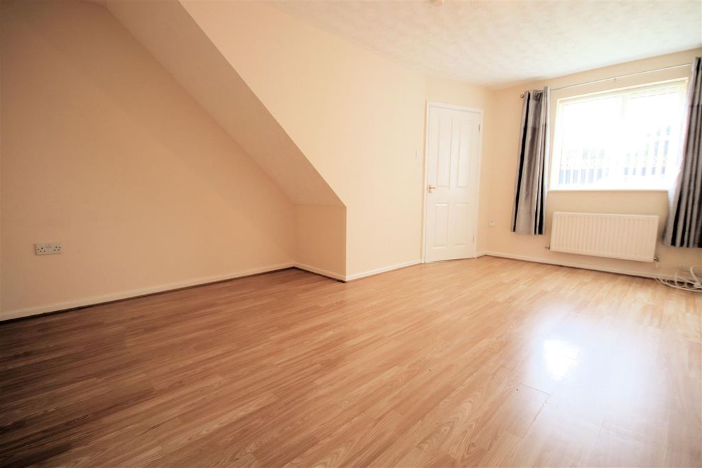 Property photo 2 of 16 Lounge