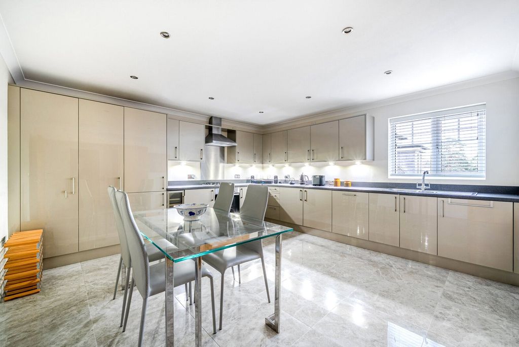 Property photo 3 of 15 1389345-21-694019...