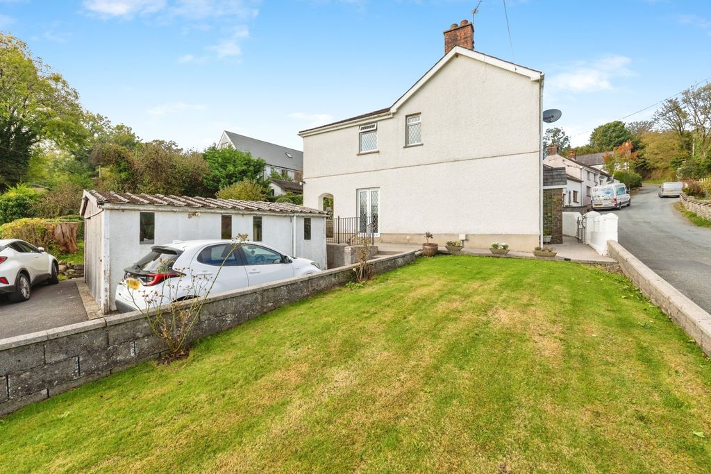 Property photo 3 of 17 Photo