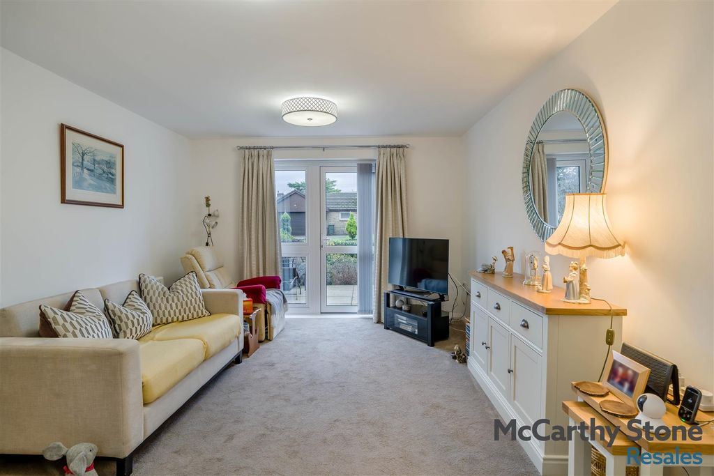 Property photo 2 of 22 8631356-Interior06.Jpg
