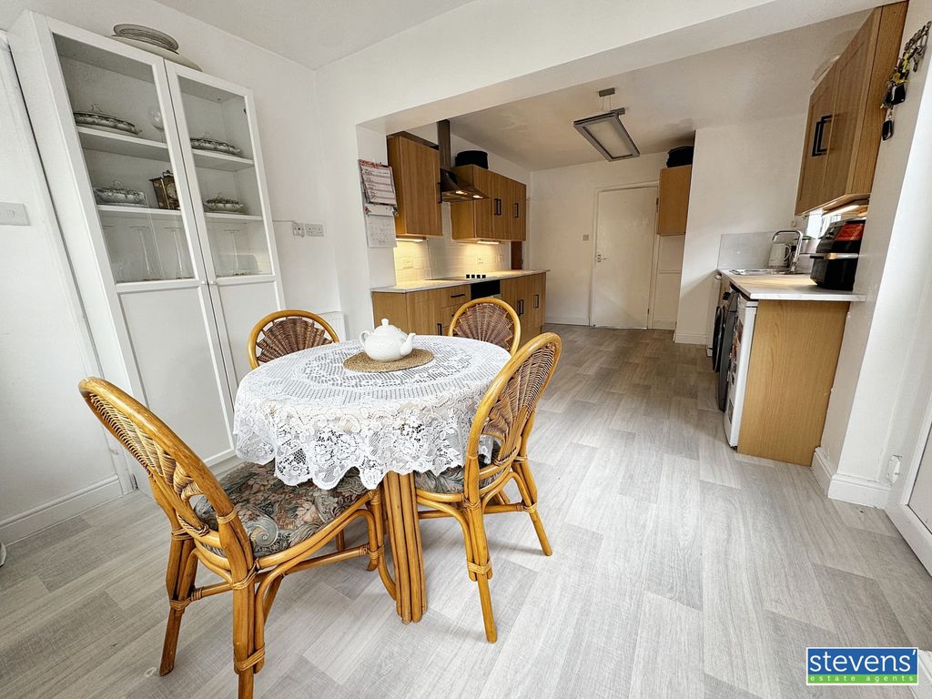 Property photo 3 of 18 Image00014