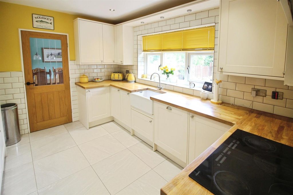 Property photo 2 of 20 Kitchen