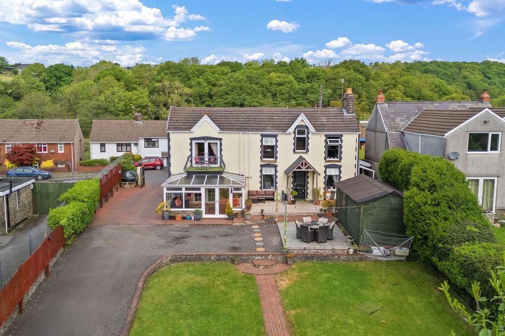 Property photo 1 of 33