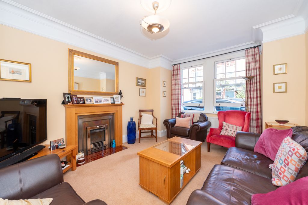 Property photo 3 of 26 Sitting Room