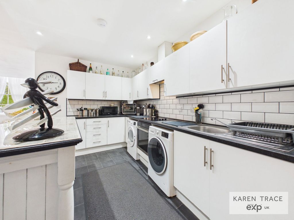 Additional image 8 of 3 bed flat for saleChurch Street, St Blazey PL24