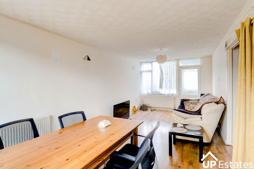 Property photo 3 of 10 Living/ Dining Room