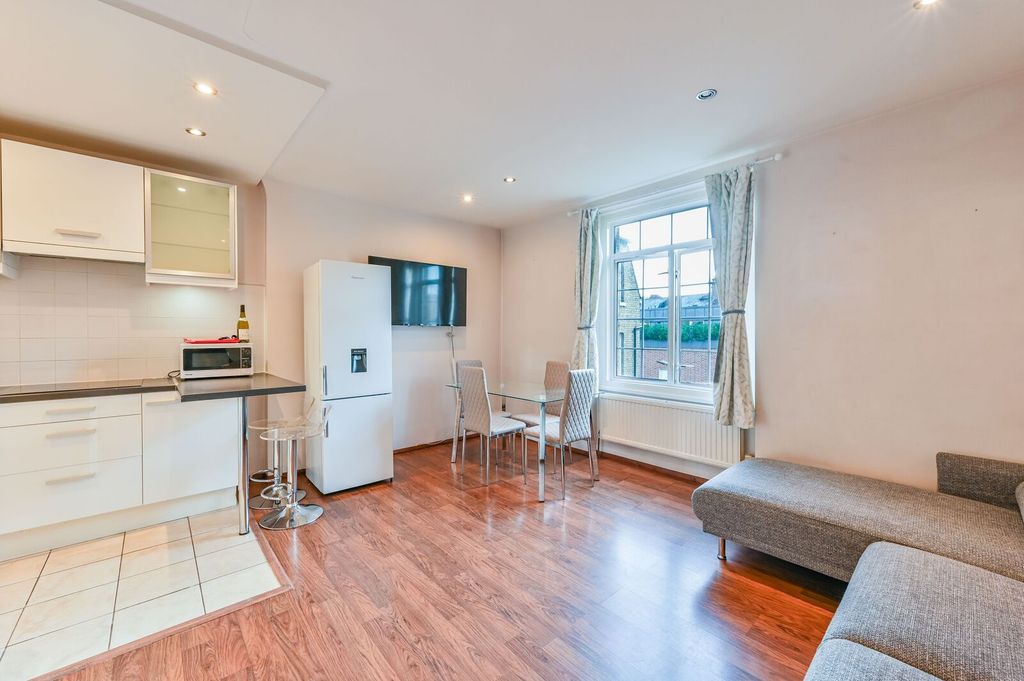 Property photo 2 of 11