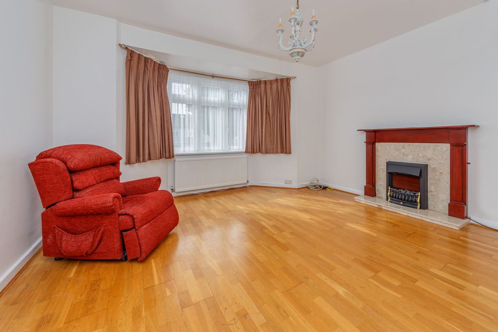 Property photo 3 of 40