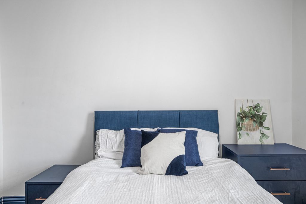 Property photo 3 of 9 0049