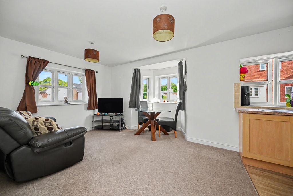 Property photo 3 of 18