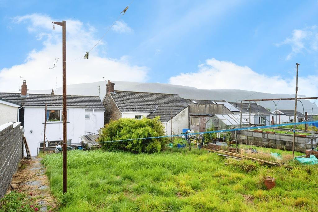 Property photo 2 of 18 Photo