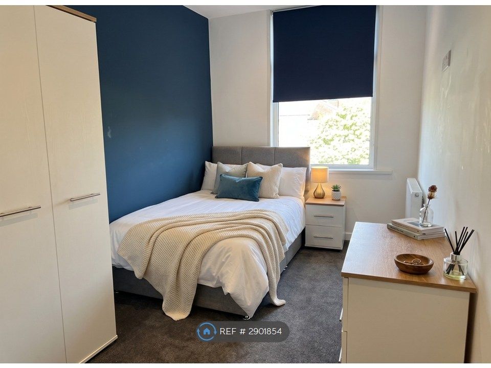 Property photo 1 of 5 Room 5 W/ Ensuite